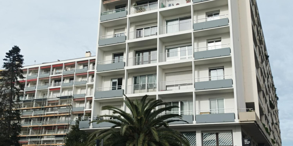 local commercial à BAYONNE (64100)