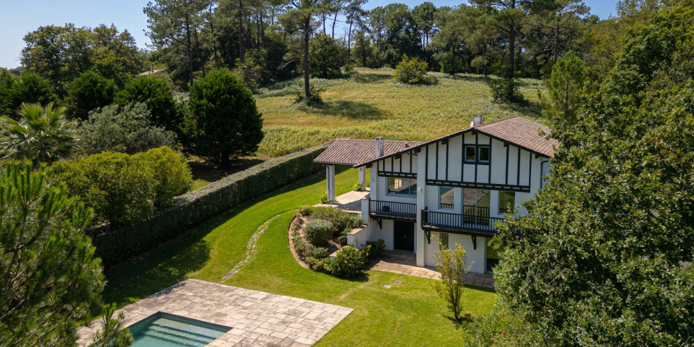 maison à BASSUSSARRY (64200)