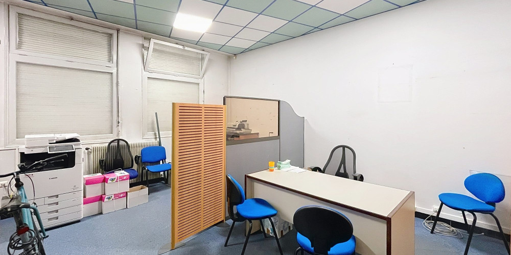 local commercial à PAU (64000)