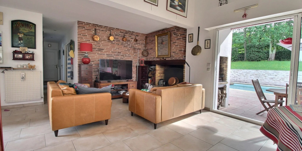 maison à BASSUSSARRY (64200)