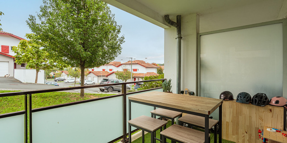 appartement à ST PEE SUR NIVELLE (64310)