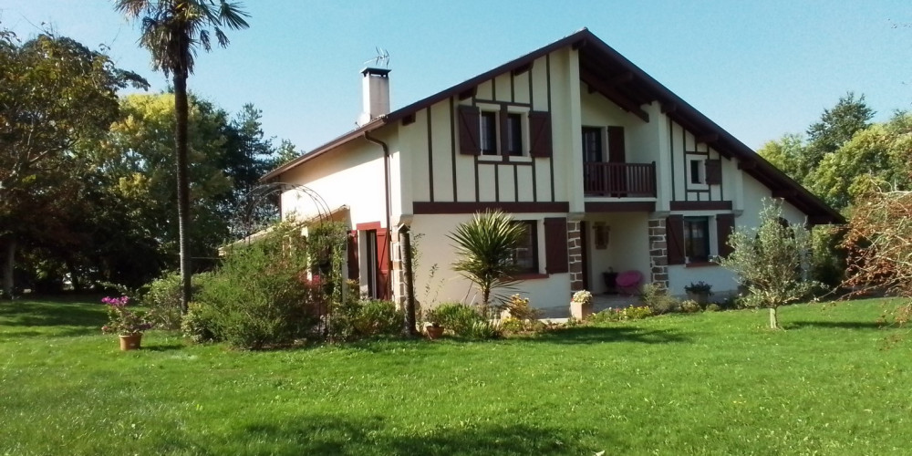 maison à CASTAGNEDE (64270)