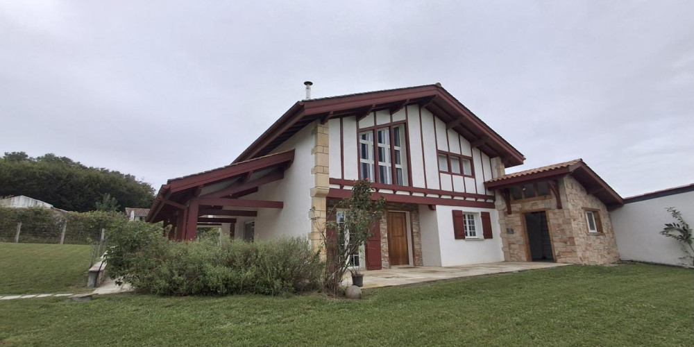 maison à URRUGNE (64122)
