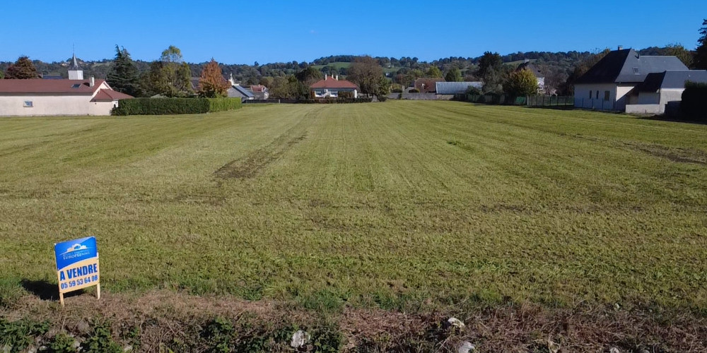 terrain à LAMARQUE PONTACQ (65380)