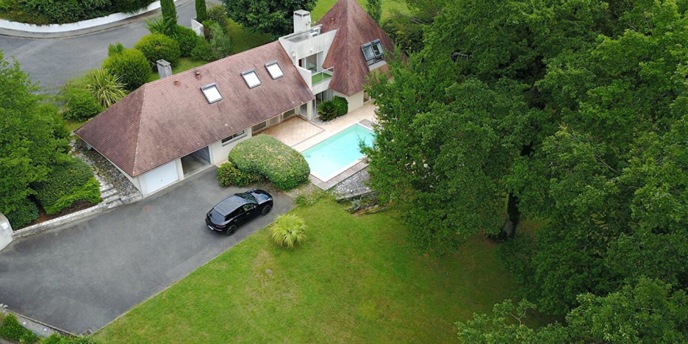 maison à PAU (64000)