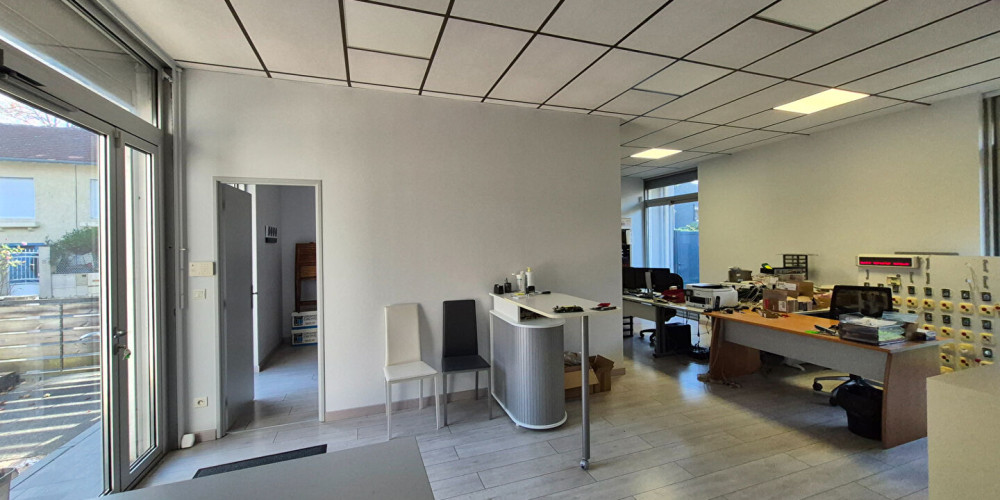 local industriel à PAU (64000)