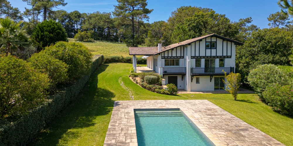 maison à BASSUSSARRY (64200)