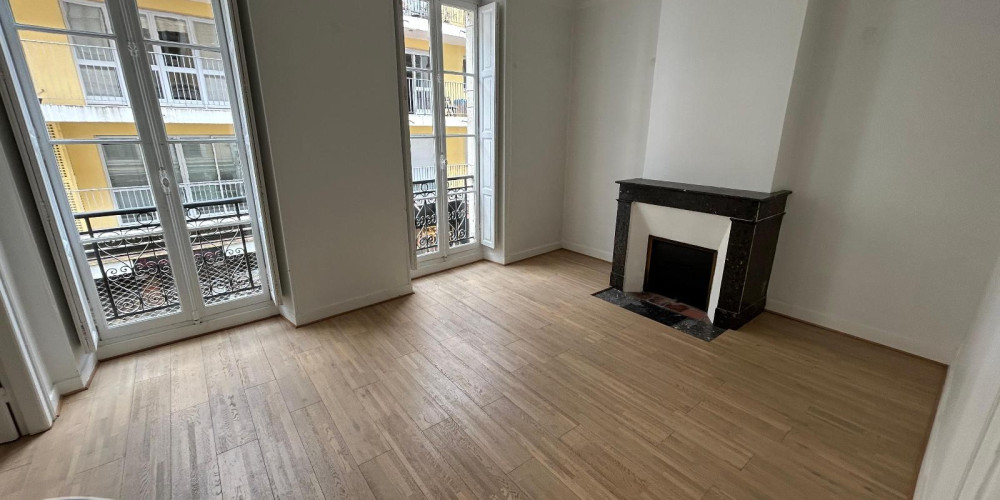 appartement à PAU (64000)