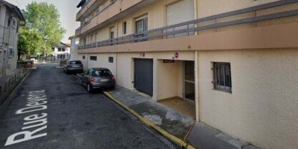 parking à PAU (64000)