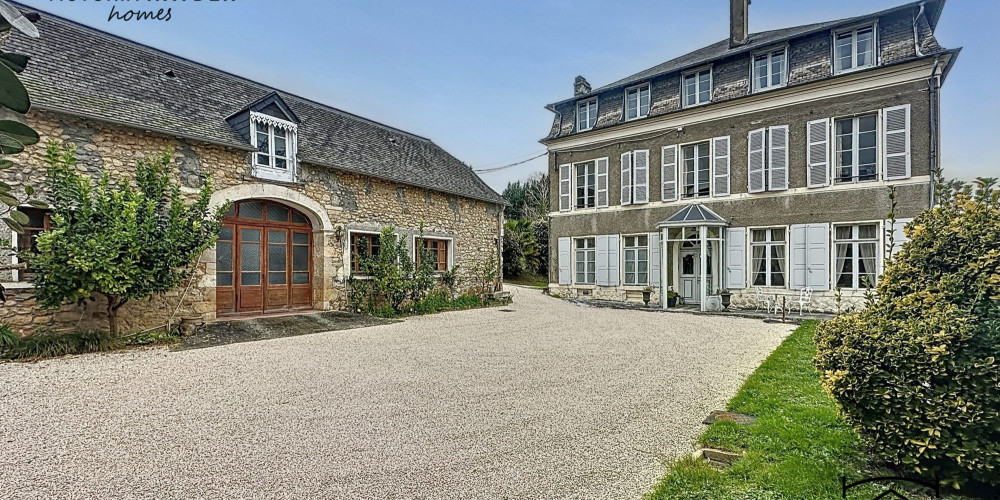 maison à PAU (64000)