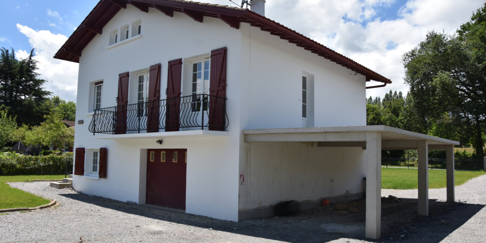appartement à UHART CIZE (64220)