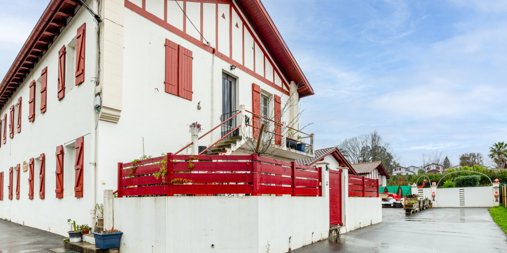 appartement à ST PEE SUR NIVELLE (64310)