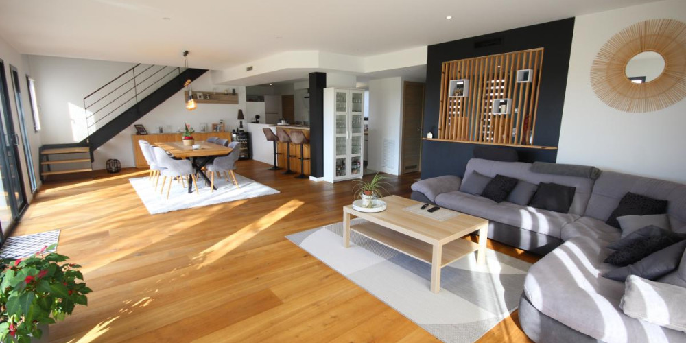 maison à UZEIN (64230)