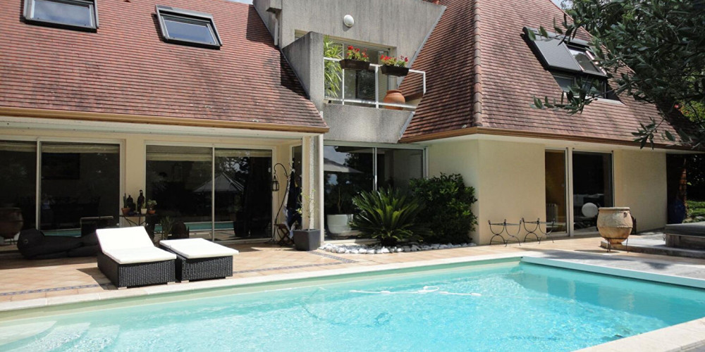 maison à PAU (64000)