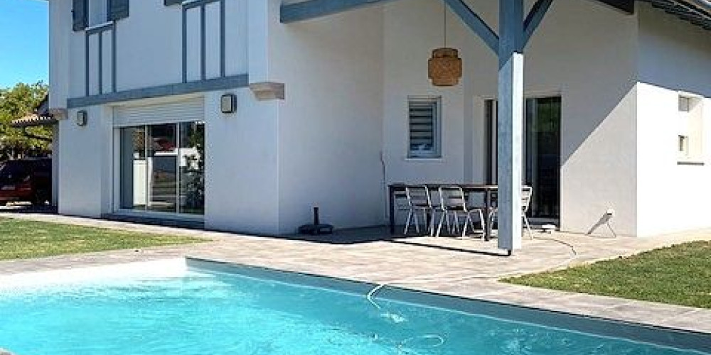 maison à BASSUSSARRY (64200)