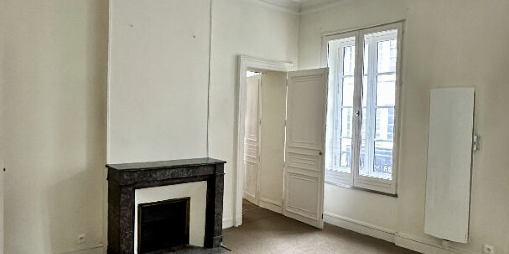 local commercial à PAU (64000)