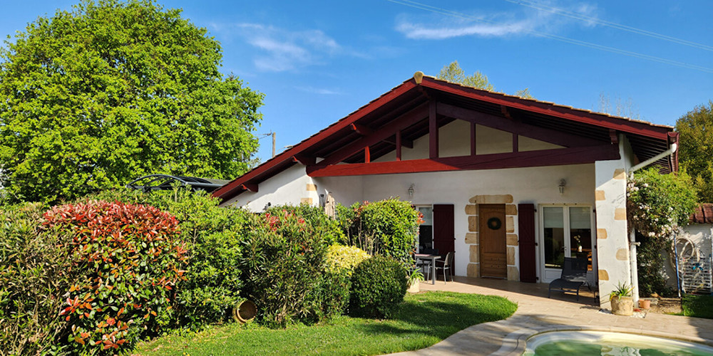 maison à ST PEE SUR NIVELLE (64310)