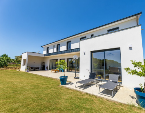 maison  SERRES CASTET