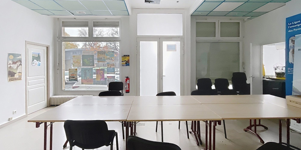 local commercial à PAU (64000)