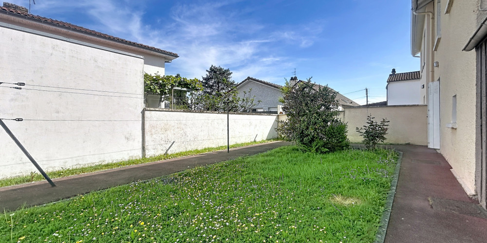 maison à PAU (64000)