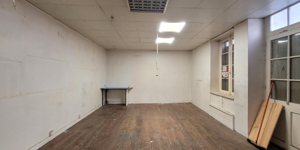local commercial à PAU (64000)