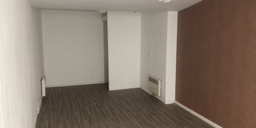 local commercial à PAU (64000)