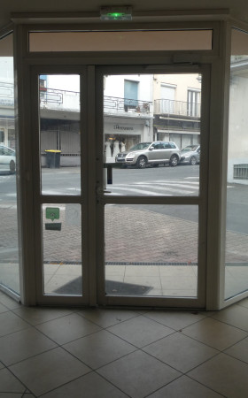 Local commercial  LOURDES