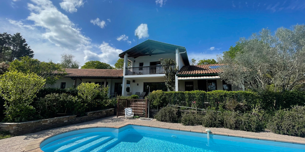 maison à BASSUSSARRY (64200)