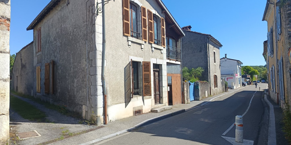 maison à ST LAURENT DE NESTE (65150)