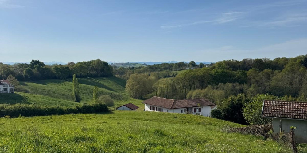 terrain à URT (64240)