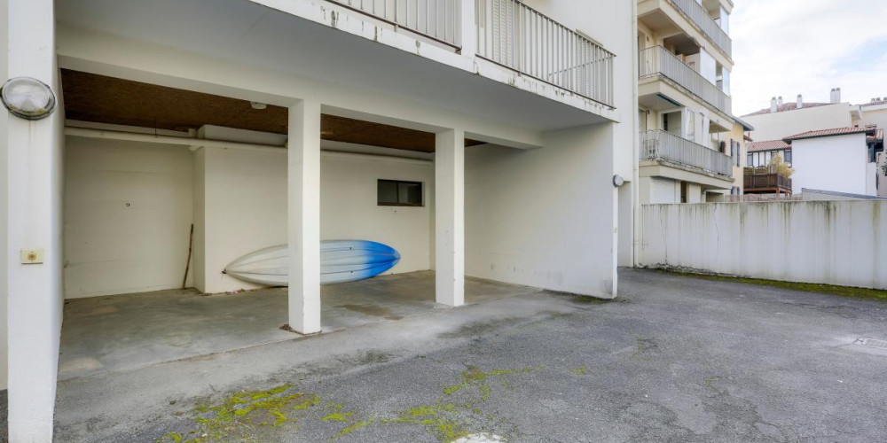 parking à ST JEAN DE LUZ (64500)