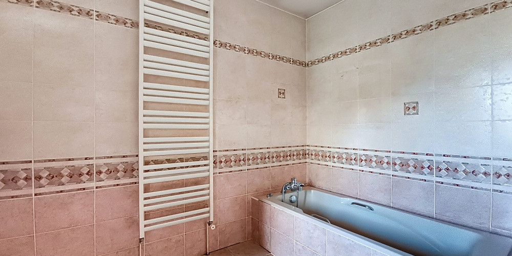 maison à PAU (64000)