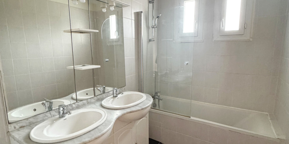 maison à ST PIERRE D IRUBE (64990)