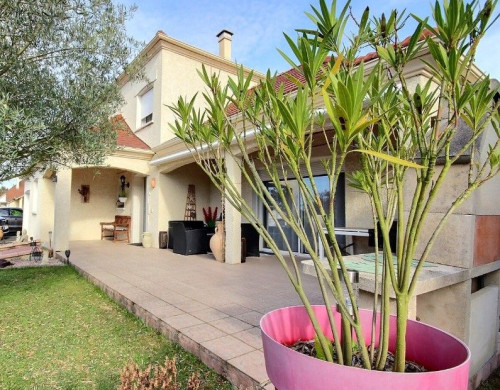 maison  SERRES CASTET