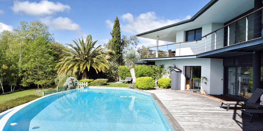 maison à PAU (64000)
