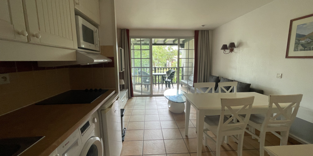 appartement à UHART CIZE (64220)
