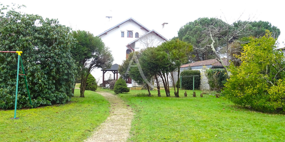 maison à PAU (64000)