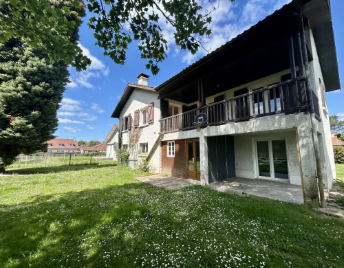 maison  LESCAR