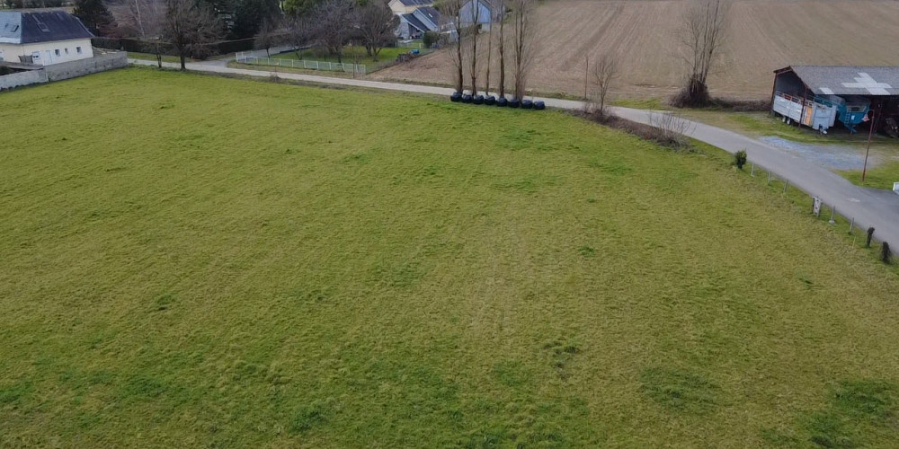 terrain à LAMARQUE PONTACQ (65380)