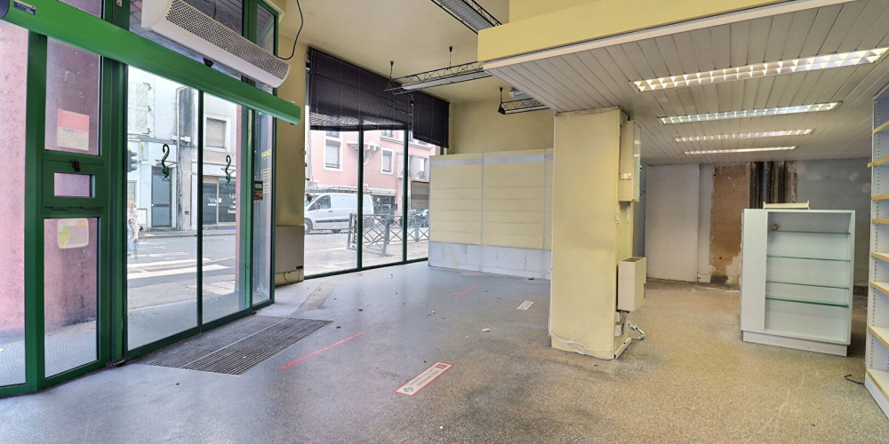 local commercial à PAU (64000)