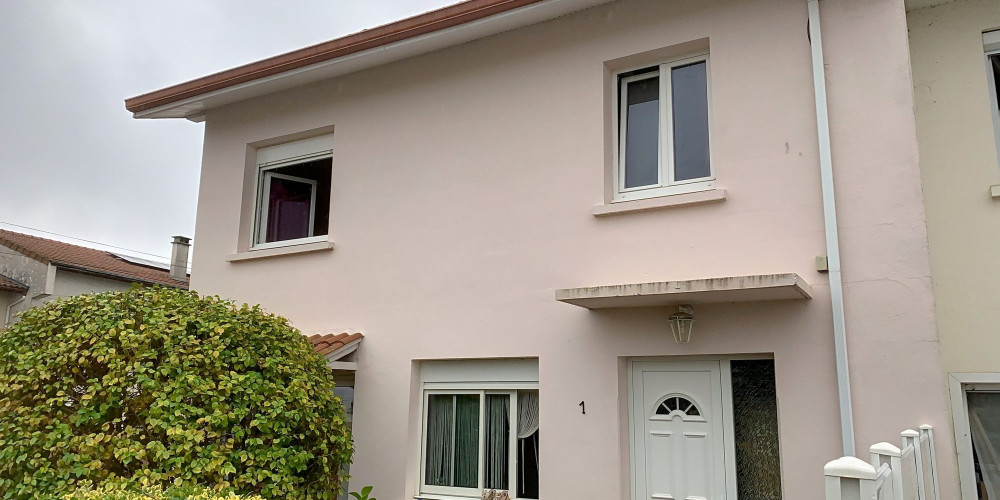 maison à PAU (64000)