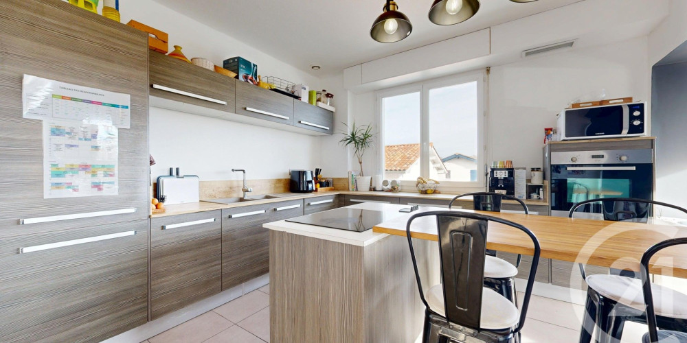 appartement à BASSUSSARRY (64200)