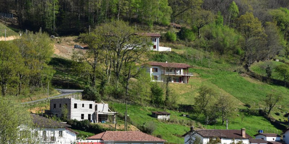 terrain à ST ETIENNE DE BAIGORRY (64430)