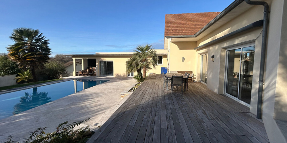 maison à PAU (64000)