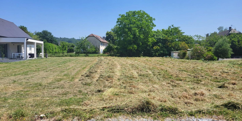 terrain à BUROS (64160)
