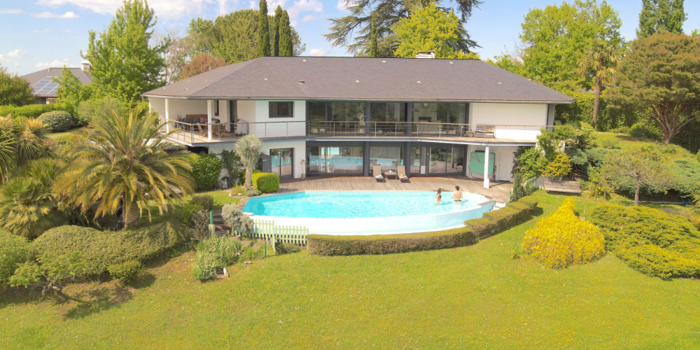 maison à PAU (64000)