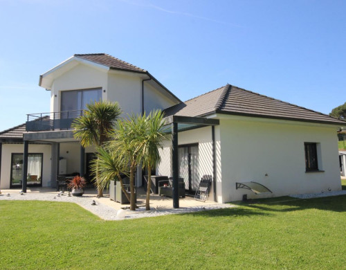 maison  THEZE