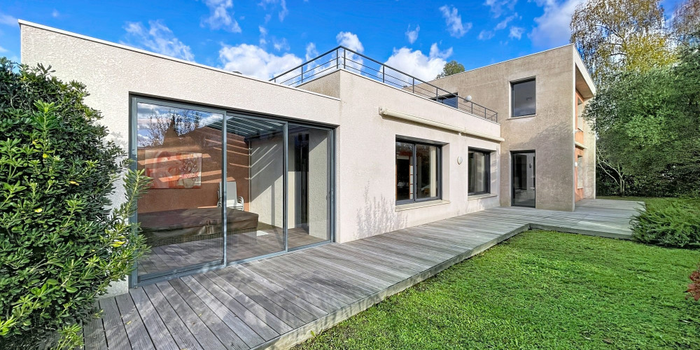 maison à PAU (64000)