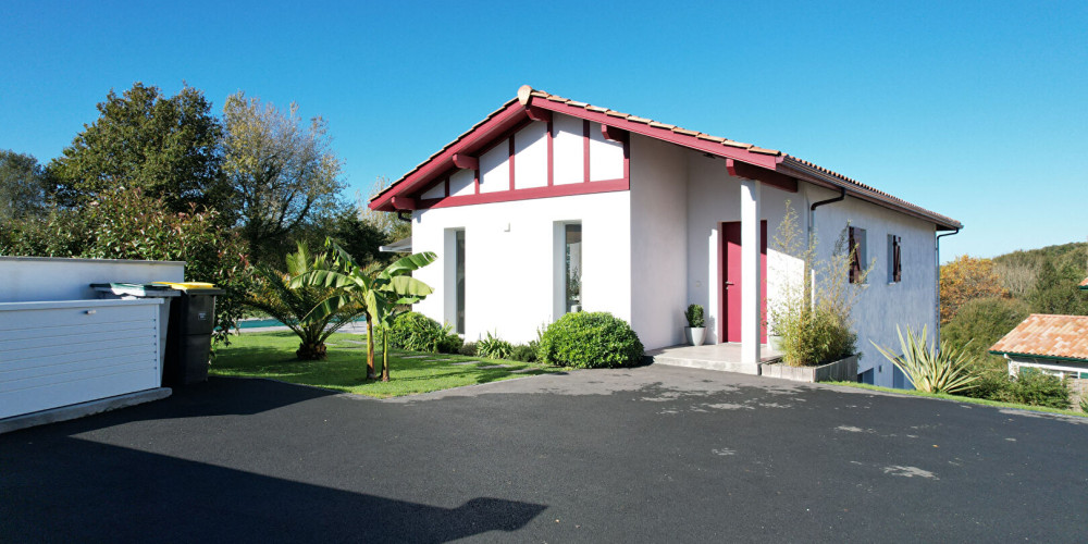 maison à USTARITZ (64480)