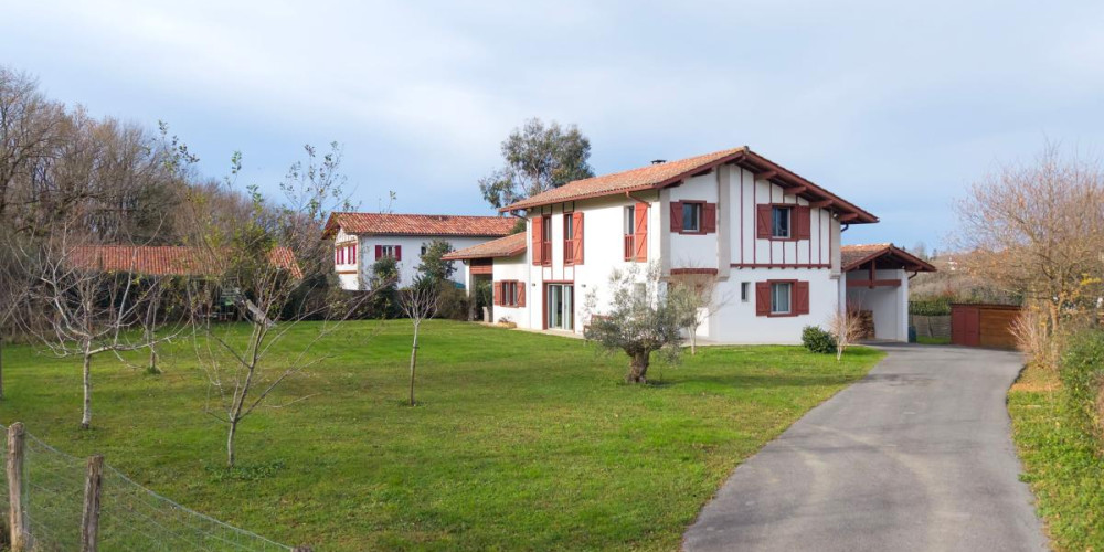 maison à ST PEE SUR NIVELLE (64310)